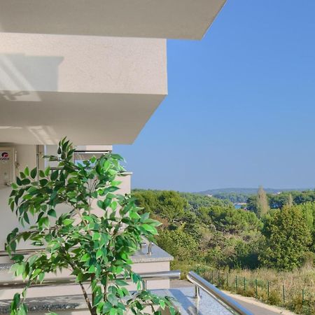 Beautiful Two-Bedroom Seaside Apartment In プレマントゥーラ エクステリア 写真