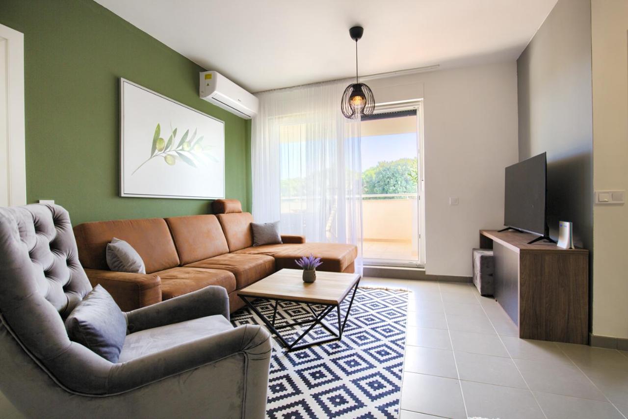 Beautiful Two-Bedroom Seaside Apartment In プレマントゥーラ エクステリア 写真