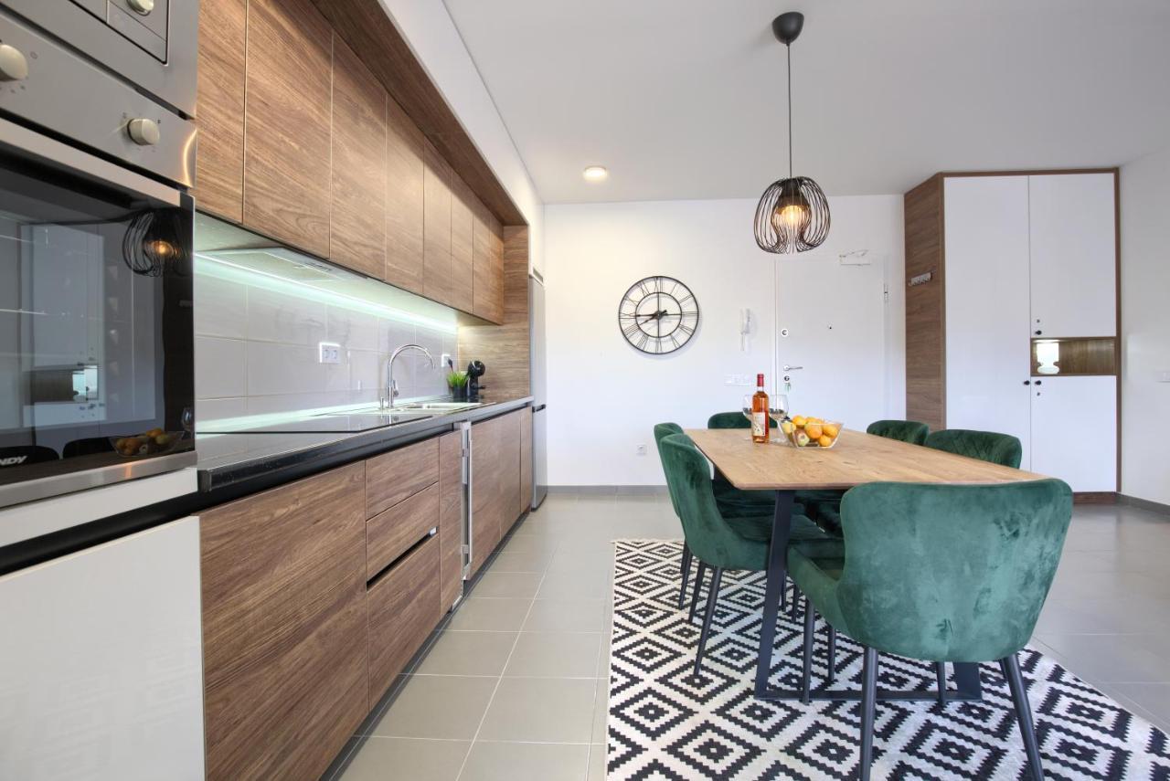 Beautiful Two-Bedroom Seaside Apartment In プレマントゥーラ エクステリア 写真