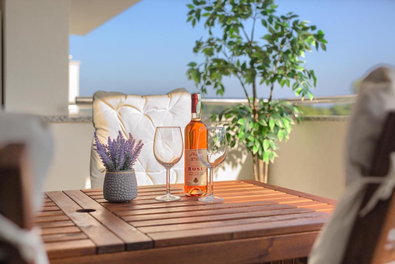 Beautiful Two-Bedroom Seaside Apartment In プレマントゥーラ エクステリア 写真