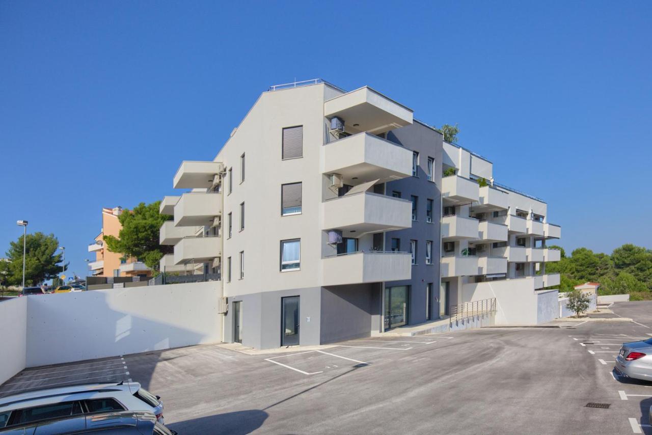 Beautiful Two-Bedroom Seaside Apartment In プレマントゥーラ エクステリア 写真