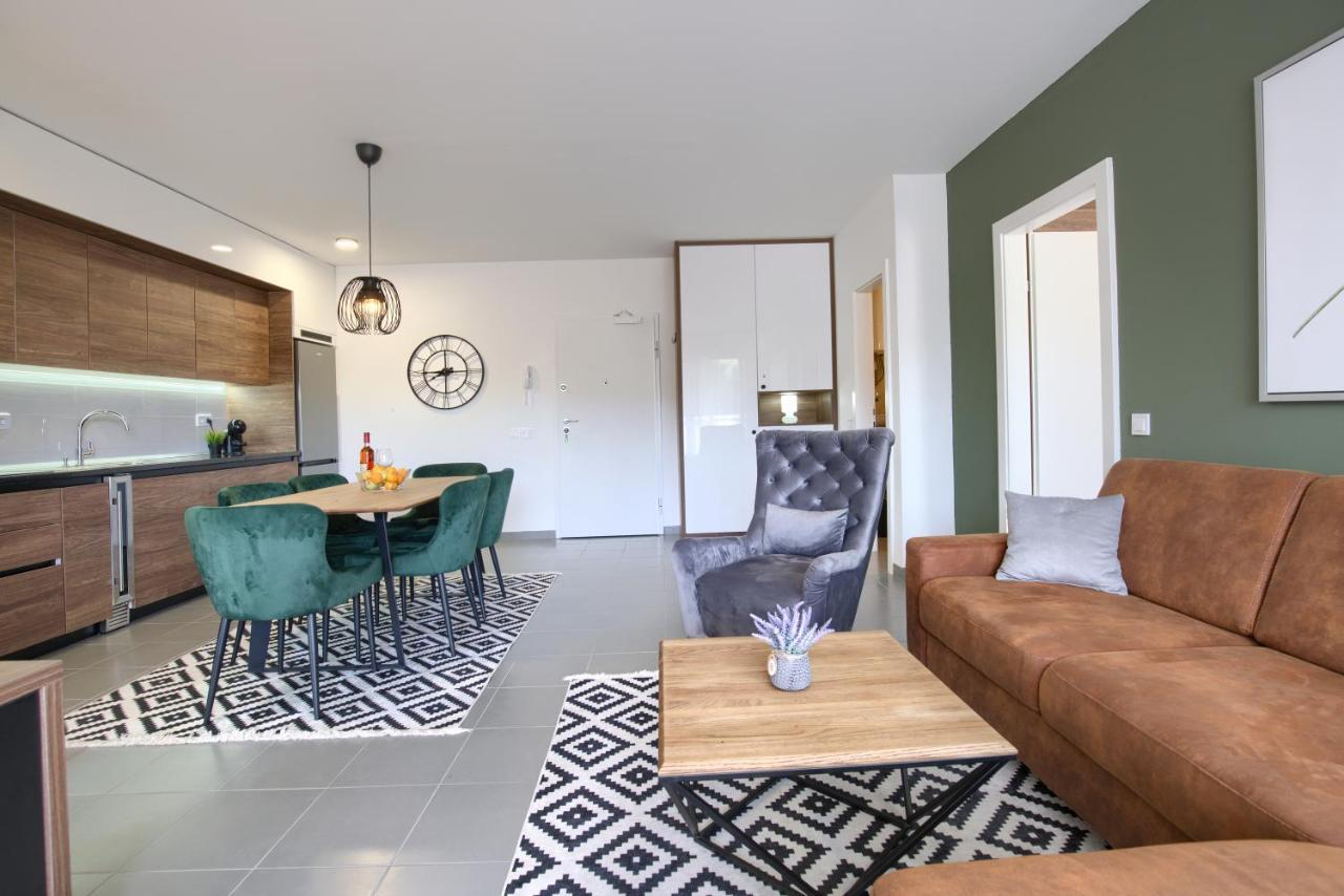 Beautiful Two-Bedroom Seaside Apartment In プレマントゥーラ エクステリア 写真