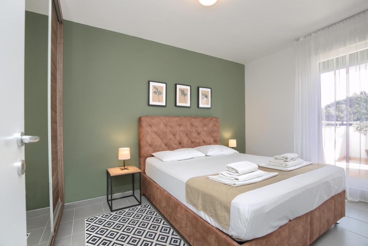 Beautiful Two-Bedroom Seaside Apartment In プレマントゥーラ エクステリア 写真