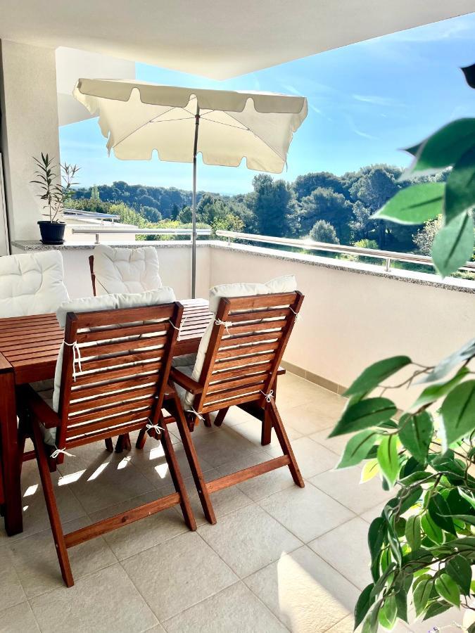 Beautiful Two-Bedroom Seaside Apartment In プレマントゥーラ エクステリア 写真